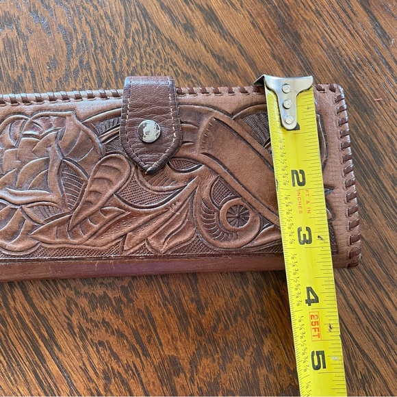 Vintage Hand Tooled Leather Wallet - Picture 15 of 15